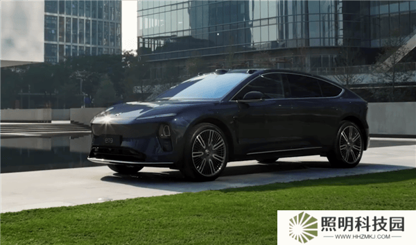 蔚來ET9重磅交付，美的董事長方洪波喜提全國首車，李斌親自送上門！