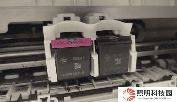 安裝新墨盒 安裝新墨盒