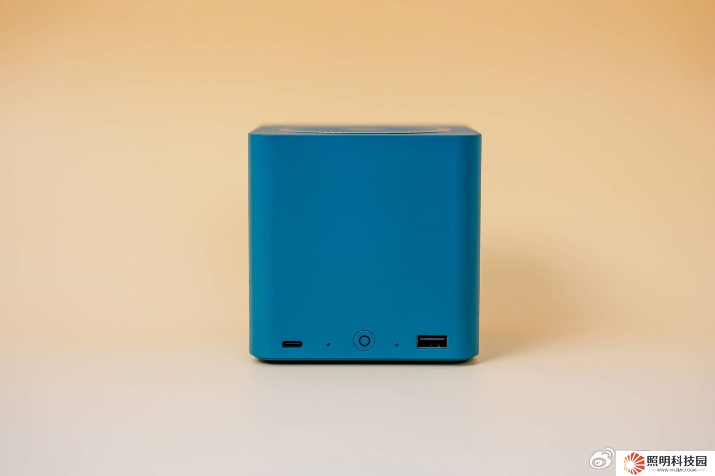 零刻 NAS 型迷你主機 ME mini 預熱：英特爾 N200、雙 2.5G 網口、6 盤位、內置 45W 電源