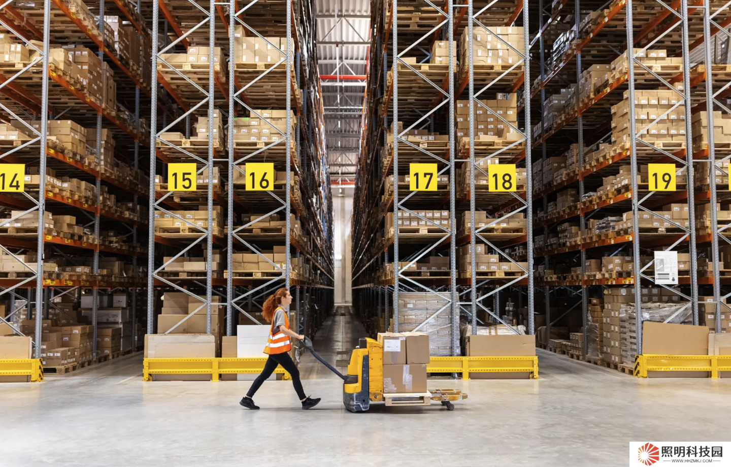 亞馬遜面對美國關(guān)稅沖擊選擇自保，“壓榨供應(yīng)商”以維持利潤率